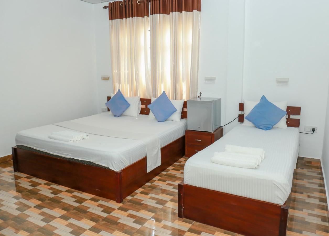 Coconut Primitive Hotel Negombo Exterior foto