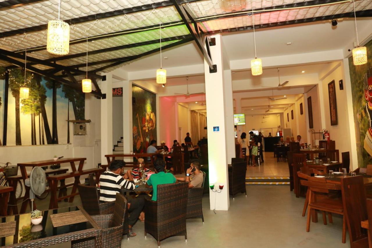 Coconut Primitive Hotel Negombo Exterior foto