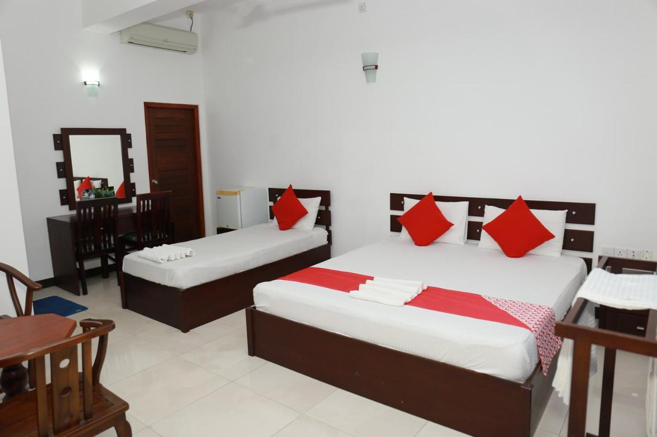 Coconut Primitive Hotel Negombo Exterior foto
